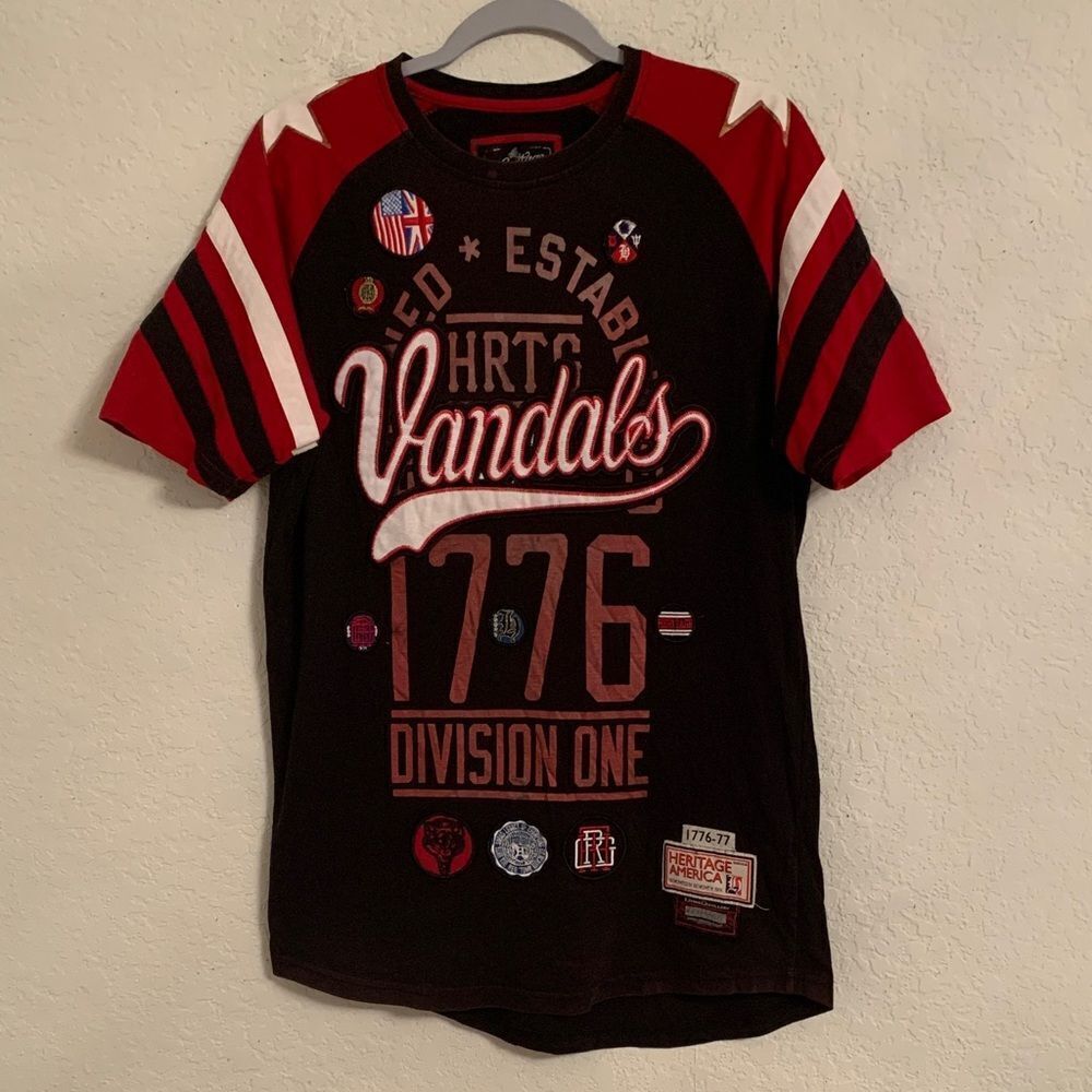 The Heritage America Men’s Cotton Vandals Short Sleeve T-Shirt Size L